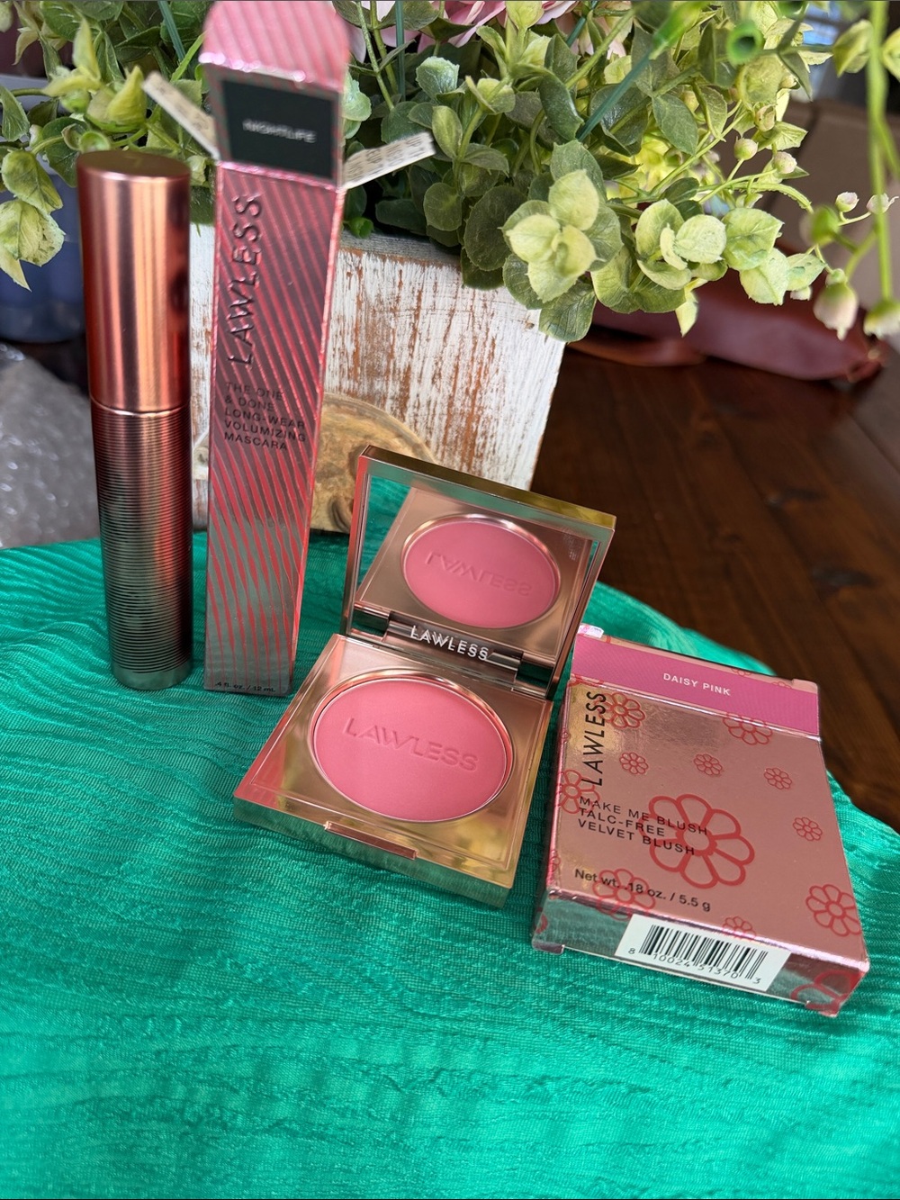 LAWLESS Daisy Pink Velvet Blush & The one and done mascara